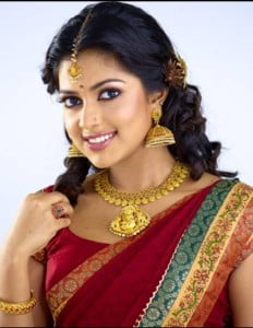 Cute Smile in Amala Paul fb comment pics